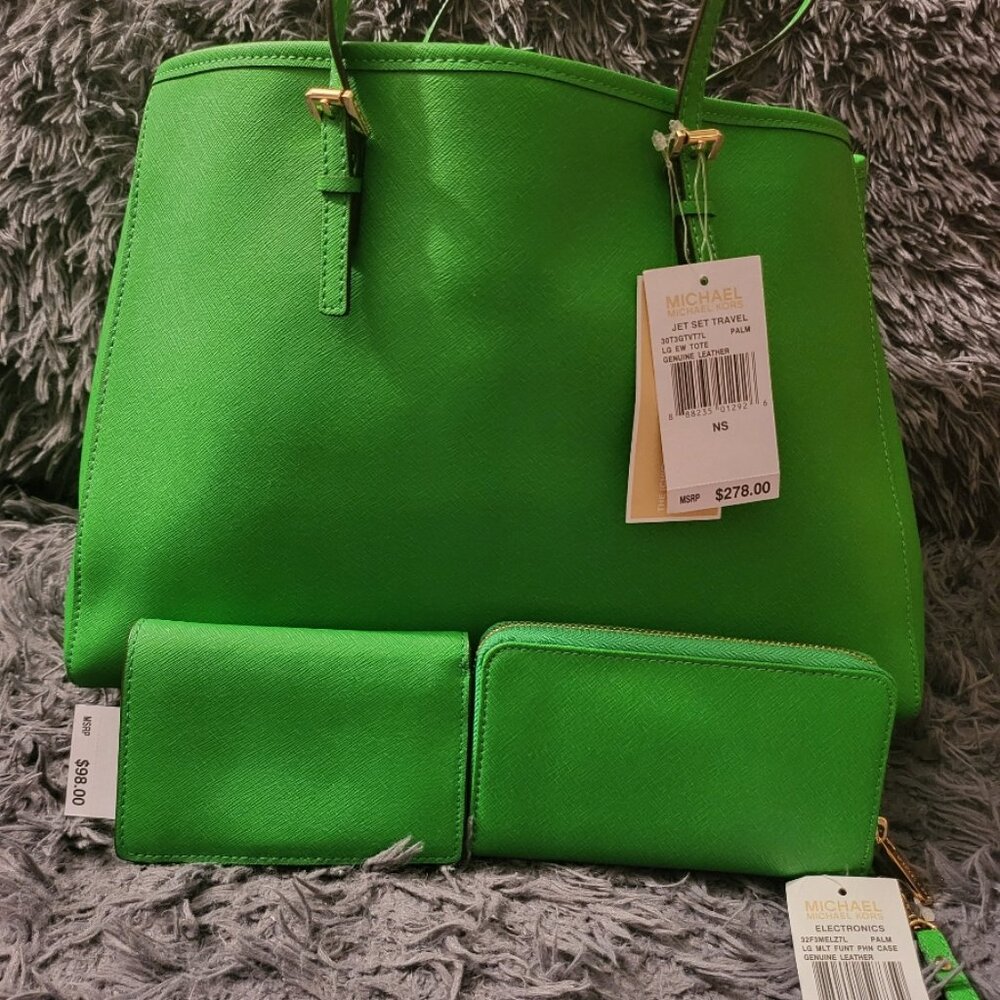 Handbag 2 Wallets and a Keychain - Picture 2 of 2